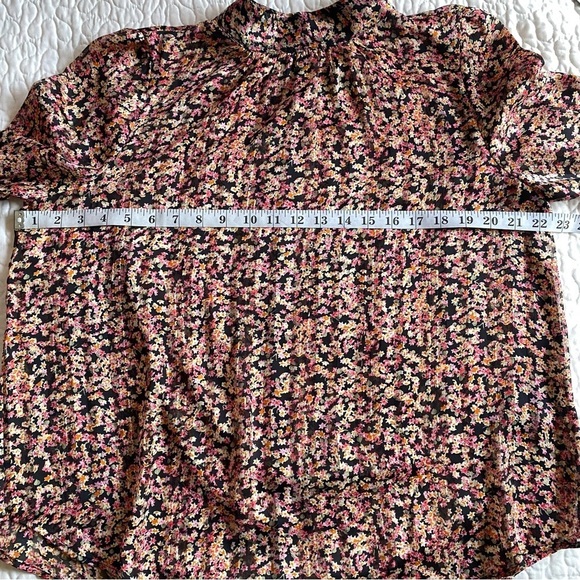 H&M black long sleeve sheer floral blouse with gold accent buttons size M - Picture 6 of 6
